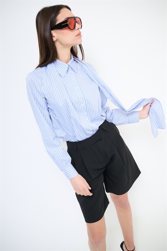 CAMICIA OVER RIGATA CON FOULARD AZZURRO