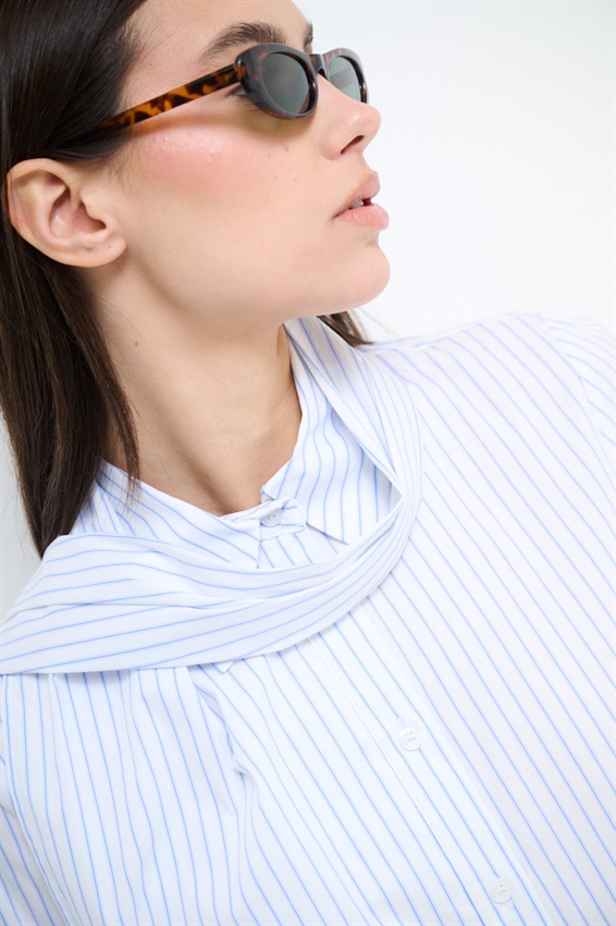 CAMICIA OVER RIGATA CON FOULARD BIANCO