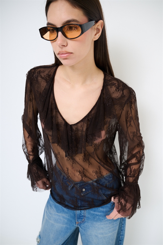 BLUSA SCOLLO V CON VOLANT PIZZO MORO