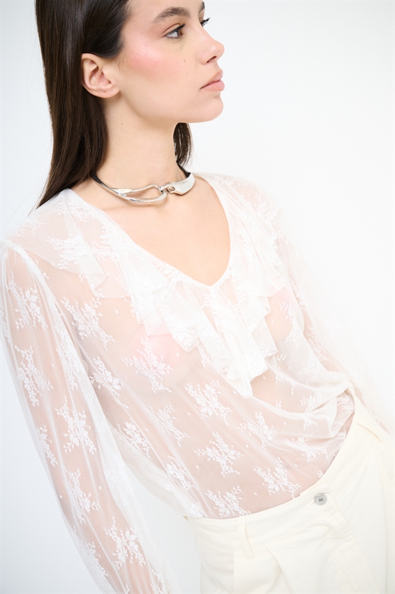 BLUSA SCOLLO V CON VOLANT PIZZO PANNA