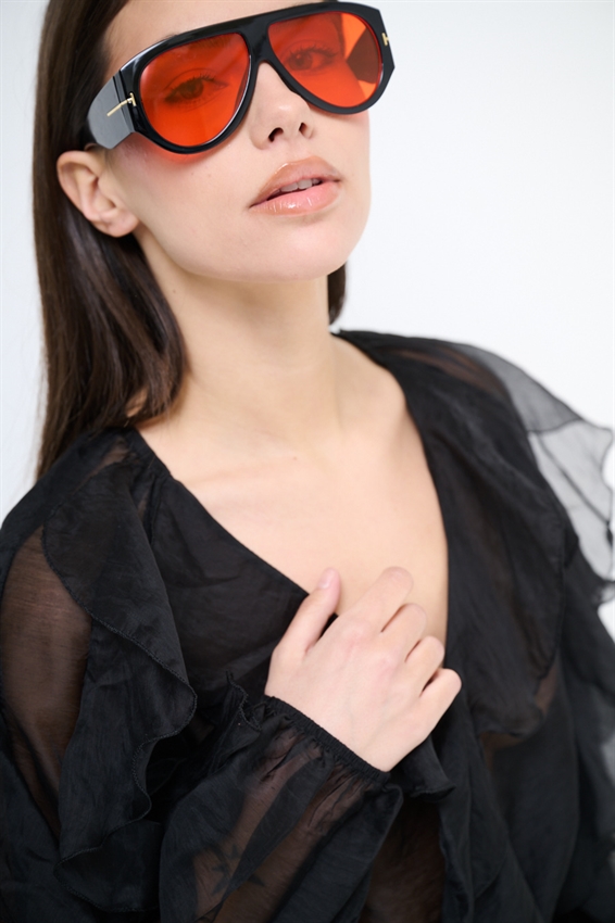 BLUSA CON SCOLLO A V E JABOT NERO