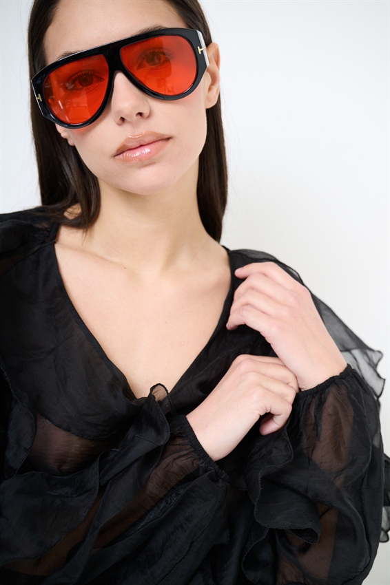 BLUSA CON SCOLLO A V E JABOT NERO