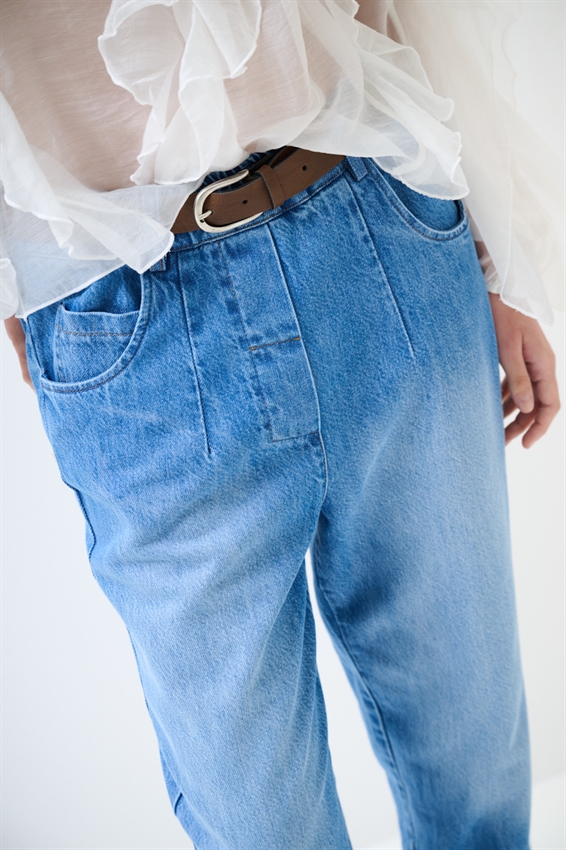 JEANS OVETTO CON CINTURA E TASCA POSTERIORE BLU MEDIO