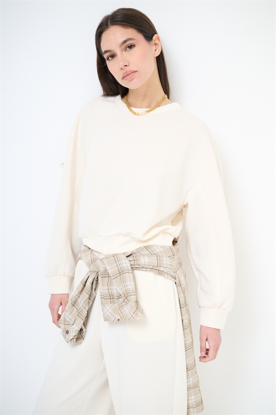 MAGLIA CORTA CON CUCITURA SULLA MANICA BURRO