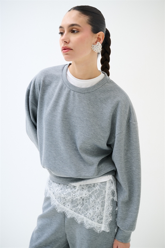 MAGLIA CORTA CON CUCITURA SULLA MANICA GRIGIO