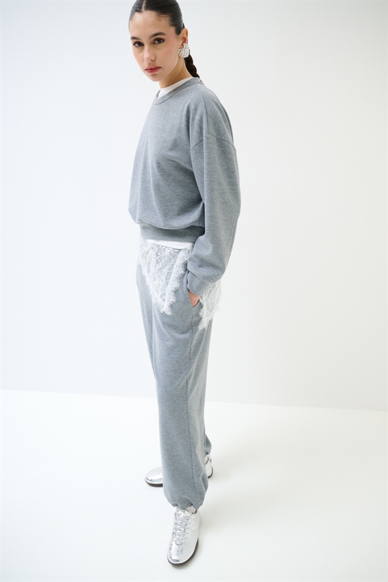 MAGLIA CORTA CON CUCITURA SULLA MANICA GRIGIO