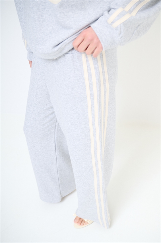 PANTALONE AMPIO CON 4 BANDE GRIGIO/BIANCO