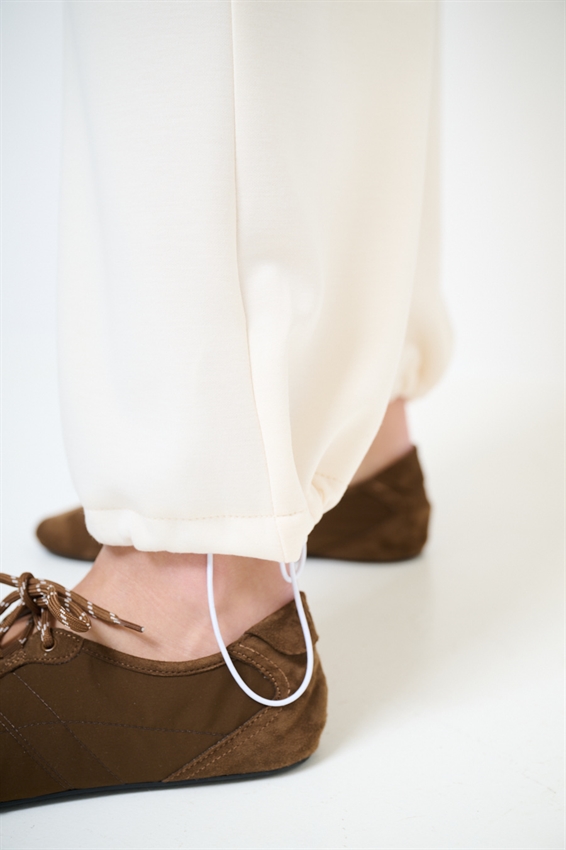 PANTALONE CON COULISSE SUL FONDO REGOLABILE BURRO