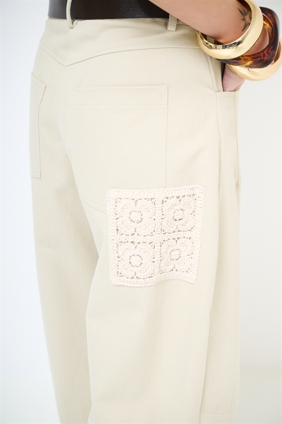 PANTALONE BALLOON CON TASCA UNCINETTO DIETRO SABBIA