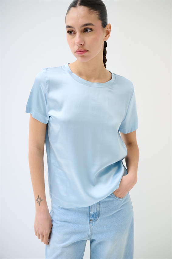 T-SHIRT MEZZA MANICA IN RASO VISCOSA CELESTE