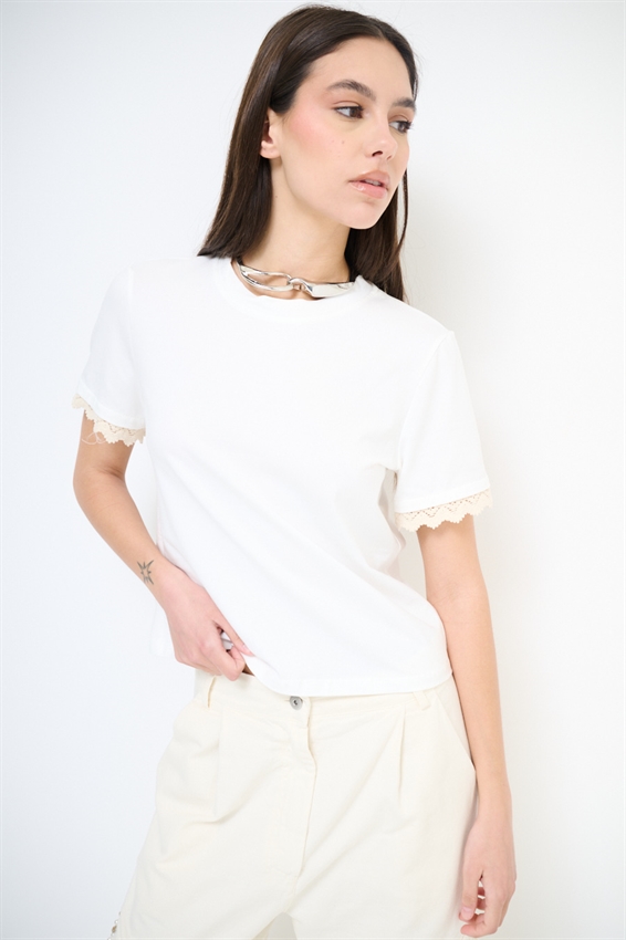 T-SHIRT BASIC CON PASSAMANERIA SULLA MANICA BIANCO
