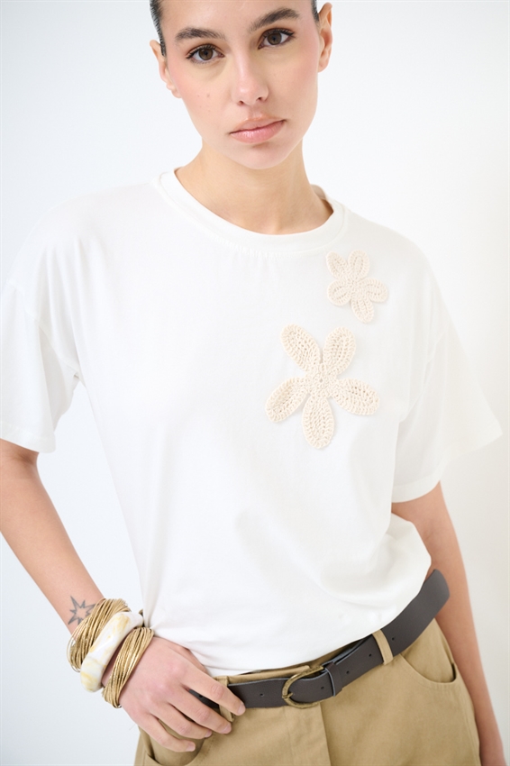 T-SHIRT OVER CON FIORI IN MACRAME BIANCO