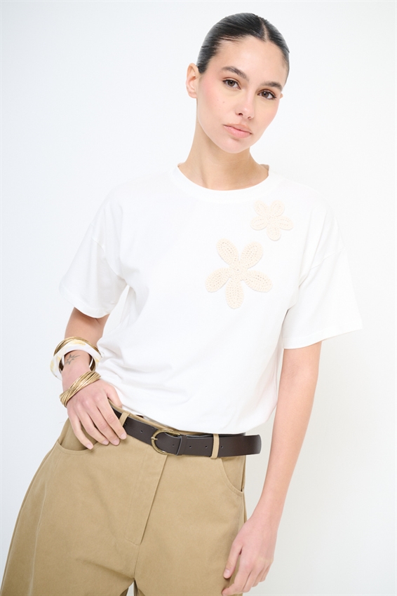 T-SHIRT OVER CON FIORI IN MACRAME BIANCO
