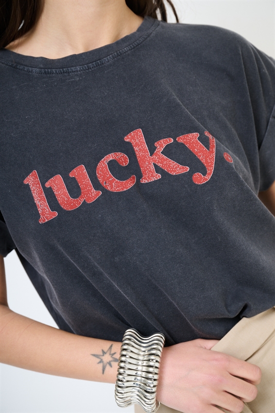 T-SHIRT CON STAMPA LUCKY EFFETTO VINTAGE GRIGIO
