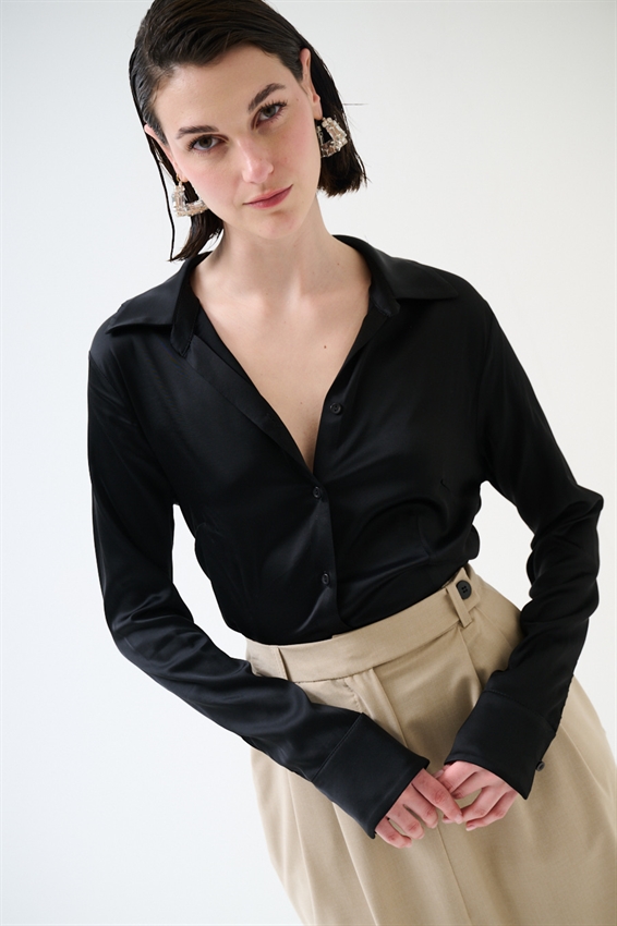 CAMICIA SCOLLO V IN RASO VISCOSA NERO