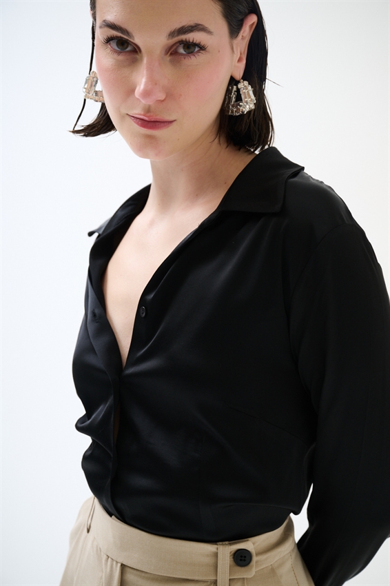 CAMICIA SCOLLO V IN RASO VISCOSA NERO