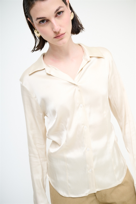 CAMICIA SCOLLO V IN RASO VISCOSA BURRO