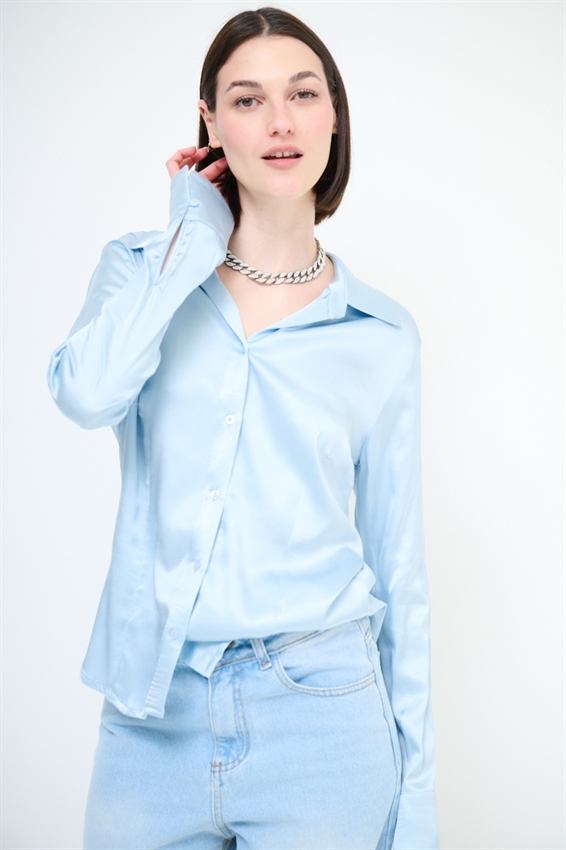 CAMICIA SCOLLO V IN RASO VISCOSA CELESTE