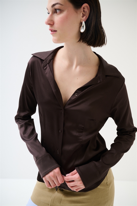 CAMICIA SCOLLO V IN RASO VISCOSA MORO