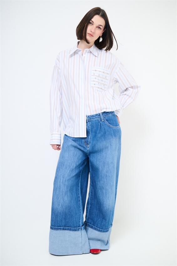 CAMICIA OVER RIGA CON CASTONI SUL TASCHINO TABACCO