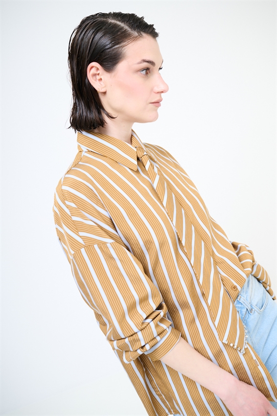 CAMICIA RIGA CON CRAVATTA E CASTONI TABACCO