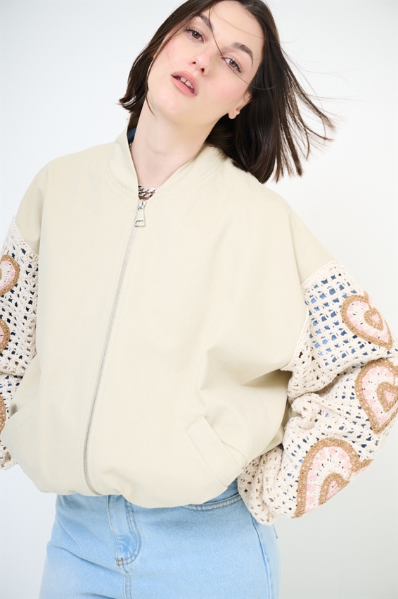 BOMBER CON MANICA IN MACRAME A CAMPANA BEIGE