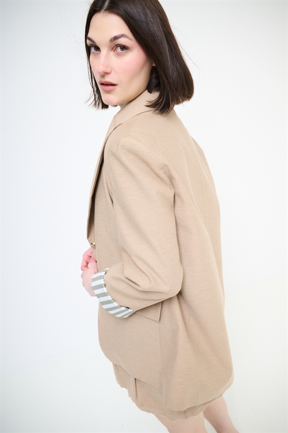 GIACCA OVERSIZE CON FODERA RIGHE A TAGLIO VIVO CAMMELLO