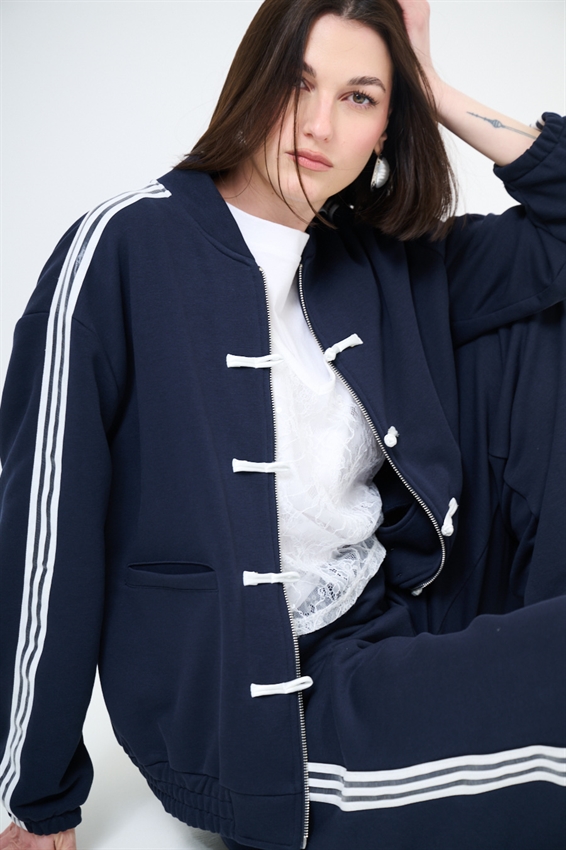 FELPA ZIP CON BANDE BIANCHE E ALAMARI BLU