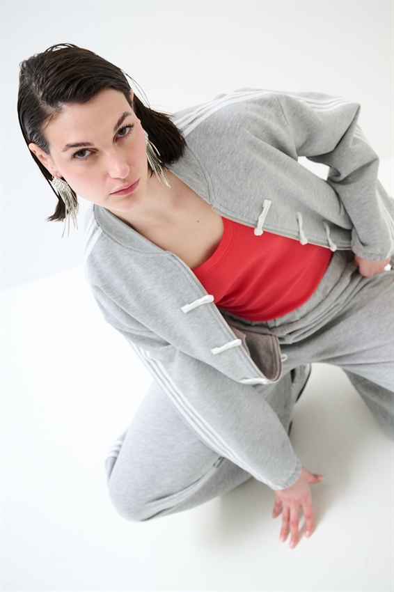 FELPA ZIP CON BANDE BIANCHE E ALAMARI GRIGIO