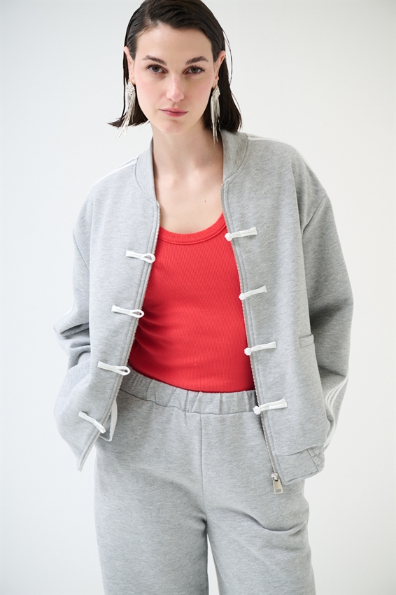 FELPA ZIP CON BANDE BIANCHE E ALAMARI GRIGIO