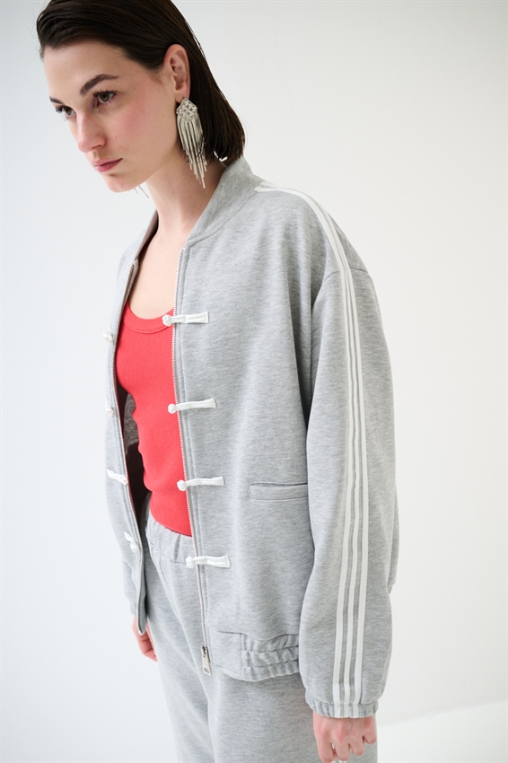 FELPA ZIP CON BANDE BIANCHE E ALAMARI GRIGIO