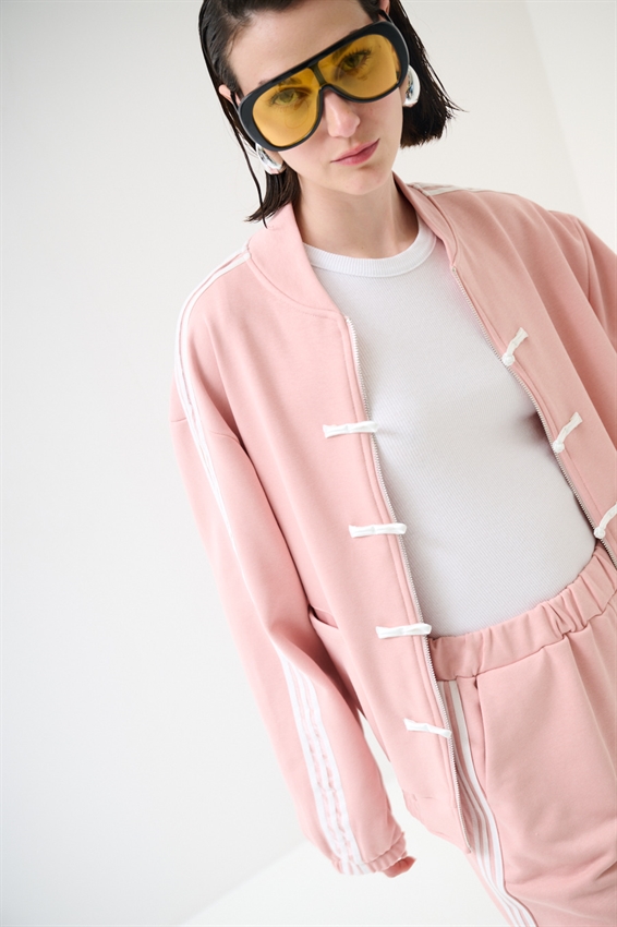 FELPA ZIP CON BANDE BIANCHE E ALAMARI ROSA