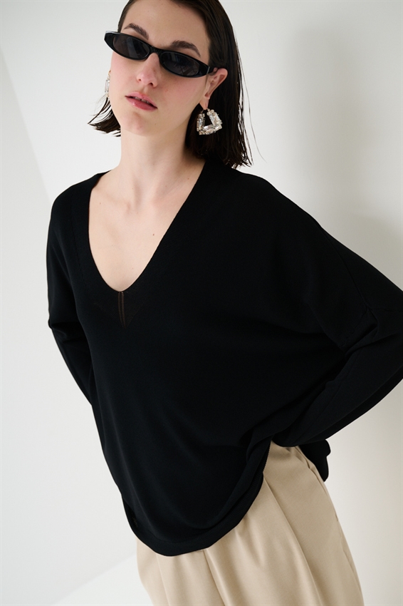 MAGLIA OVER SCOLLO V PROFONDO NERO