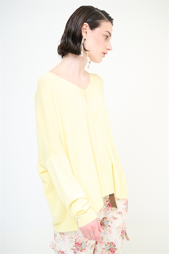 MAGLIA OVER SCOLLO V PROFONDO GIALLO