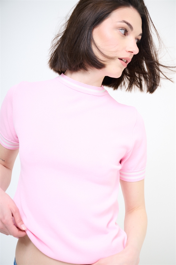 MAGLIA A MEZZA MANICA CON BORDO BICOLORE PINK
