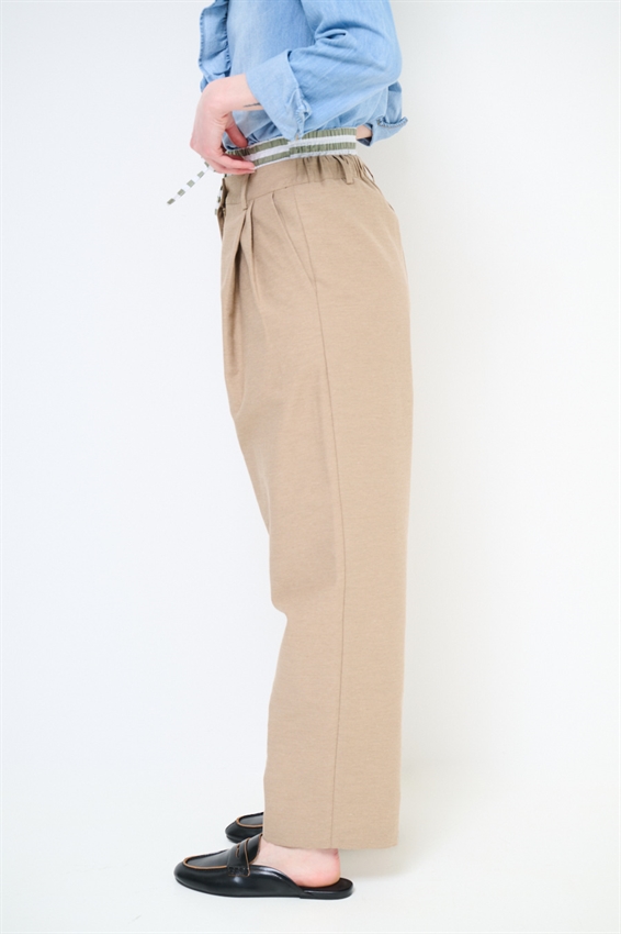 PANTALONE CON CINTURINO A RIGHE ELASTICO CAMMELLO