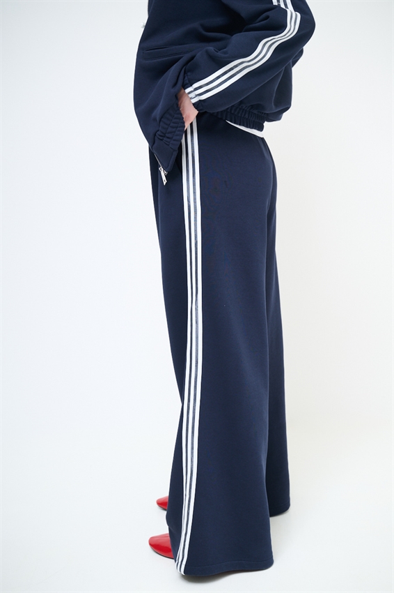 PANTALONE FELPA A PALAZZO CON BANDE BLU