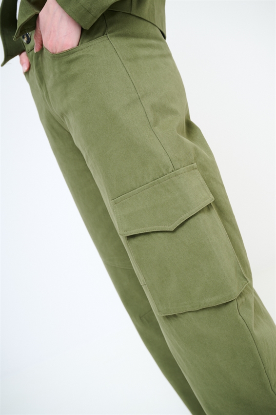 PANTALONE CARGO OVETTO CON TASCONI VERDE MILITARE
