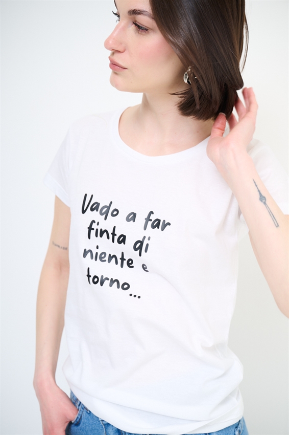 T-SHIRT CON STAMPA VADO A FAR FINTA DI... BIANCO