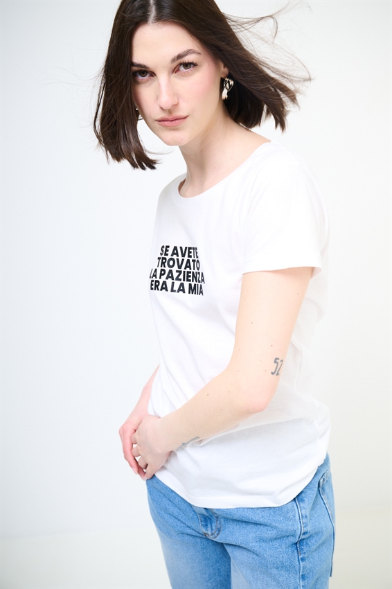 T-SHIRT CON STAMPA PAZIENZA BIANCO