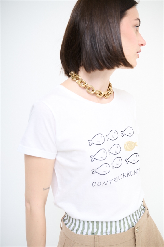 T-SHIRT CON STAMPA CONTROCORRENTE