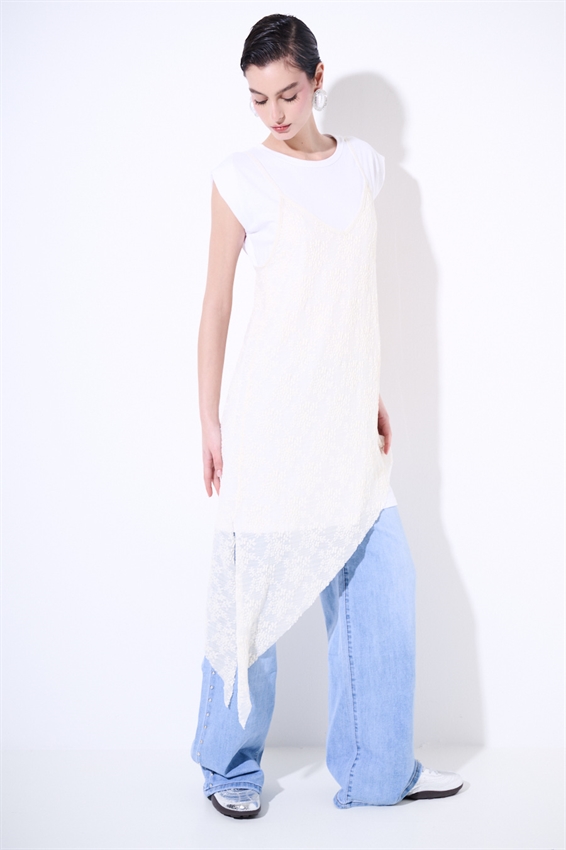 ABITO ASIMMETRICO IN PIZZO + T-SHIRT