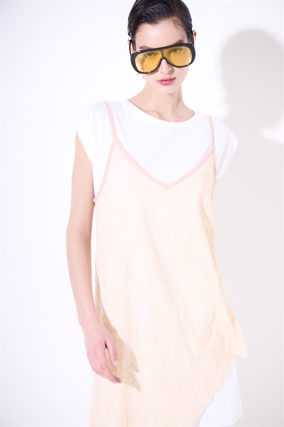 ABITO ASIMMETRICO IN PIZZO + T-SHIRT