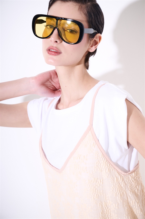 ABITO ASIMMETRICO IN PIZZO + T-SHIRT