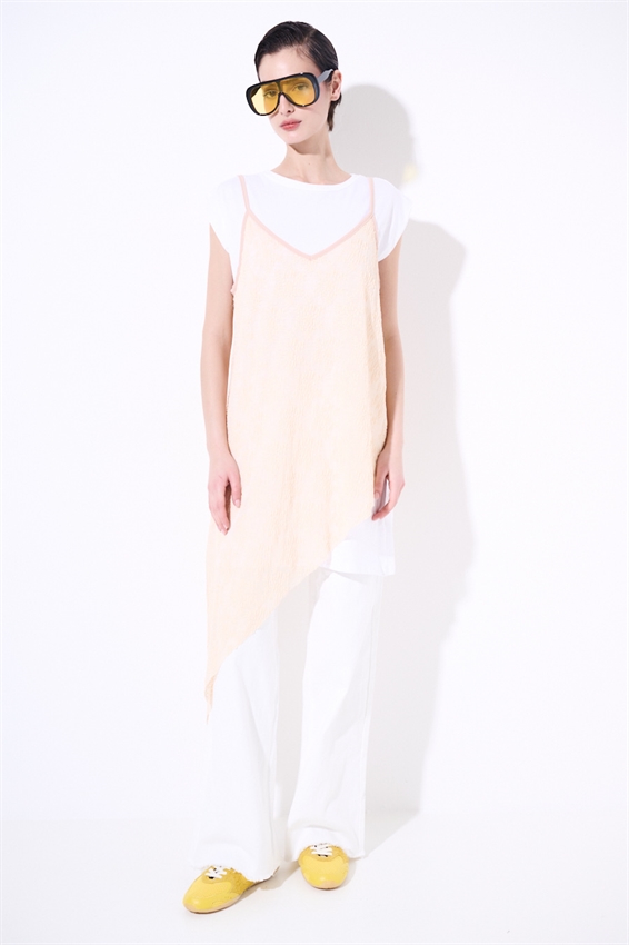 ABITO ASIMMETRICO IN PIZZO + T-SHIRT