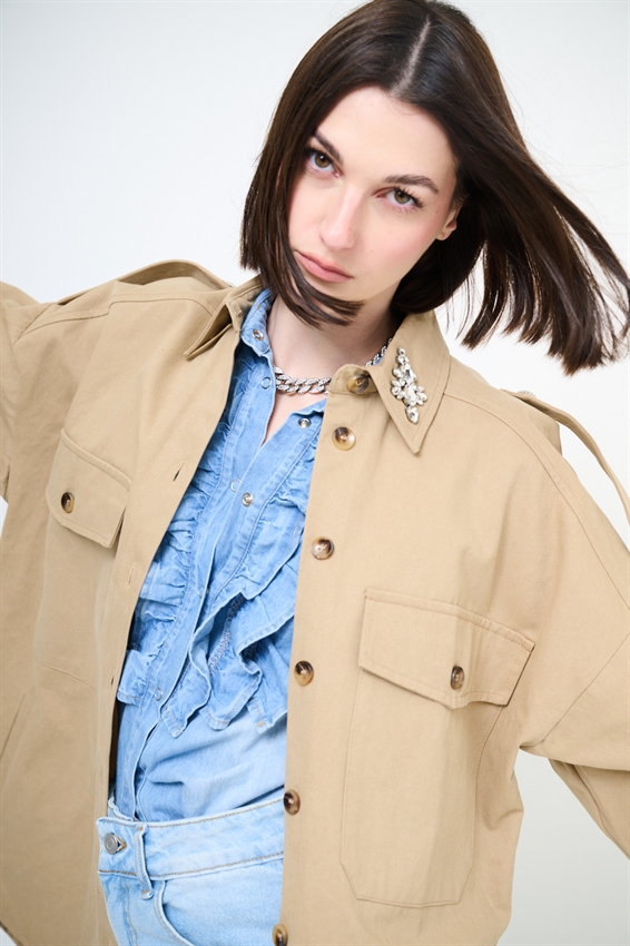 CAMICIONE OVER CON APPLICAZIONI