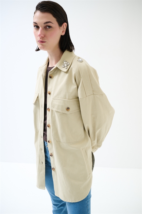 CAMICIONE OVER CON APPLICAZIONI