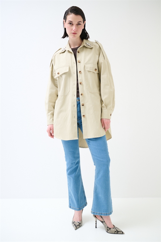 CAMICIONE OVER CON APPLICAZIONI