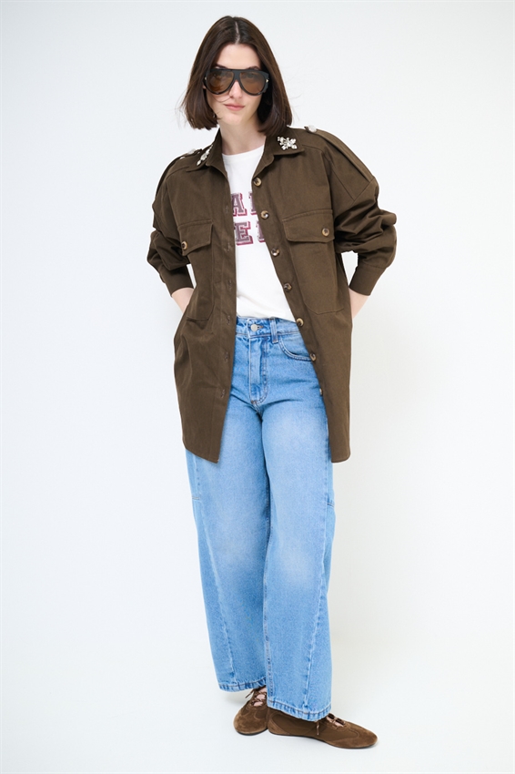 CAMICIONE OVER CON APPLICAZIONI