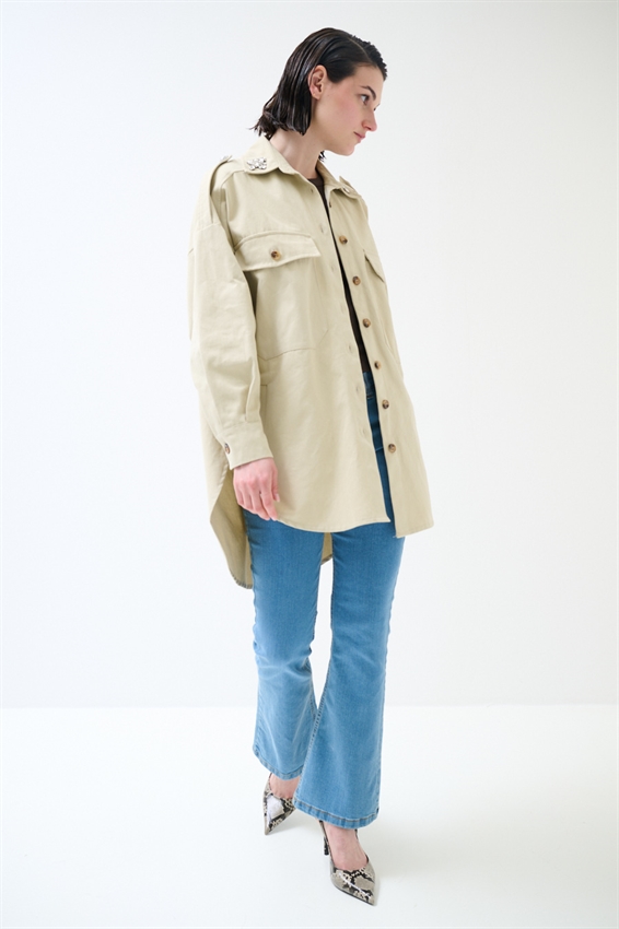 CAMICIONE OVER CON APPLICAZIONI